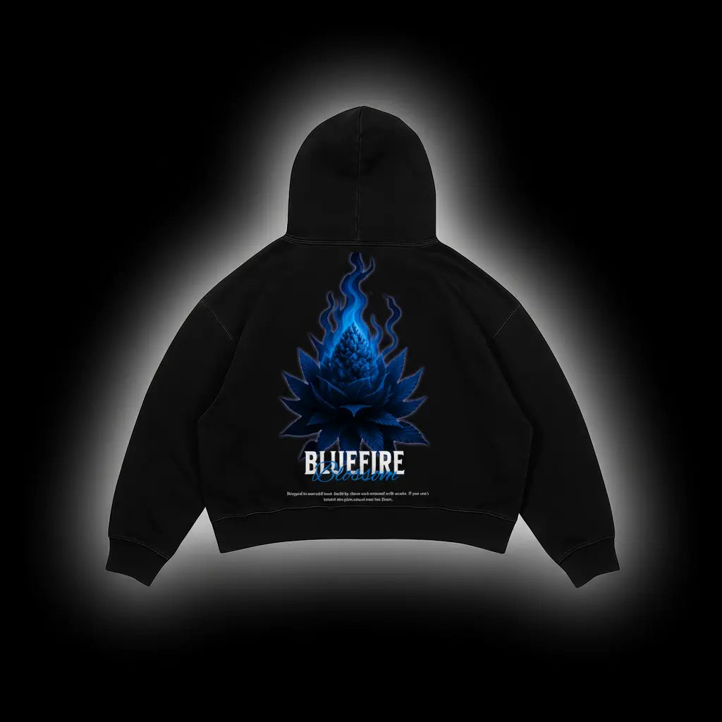 Schwarzer Oversize Hoodie Bluefire Blossom von Blaze Bae mit blauer Flammen-Optik – Unisex Streetwear