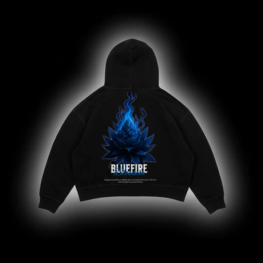 Schwarzer Oversize Hoodie Bluefire Blossom von Blaze Bae mit blauer Flammen-Optik – Unisex Streetwear