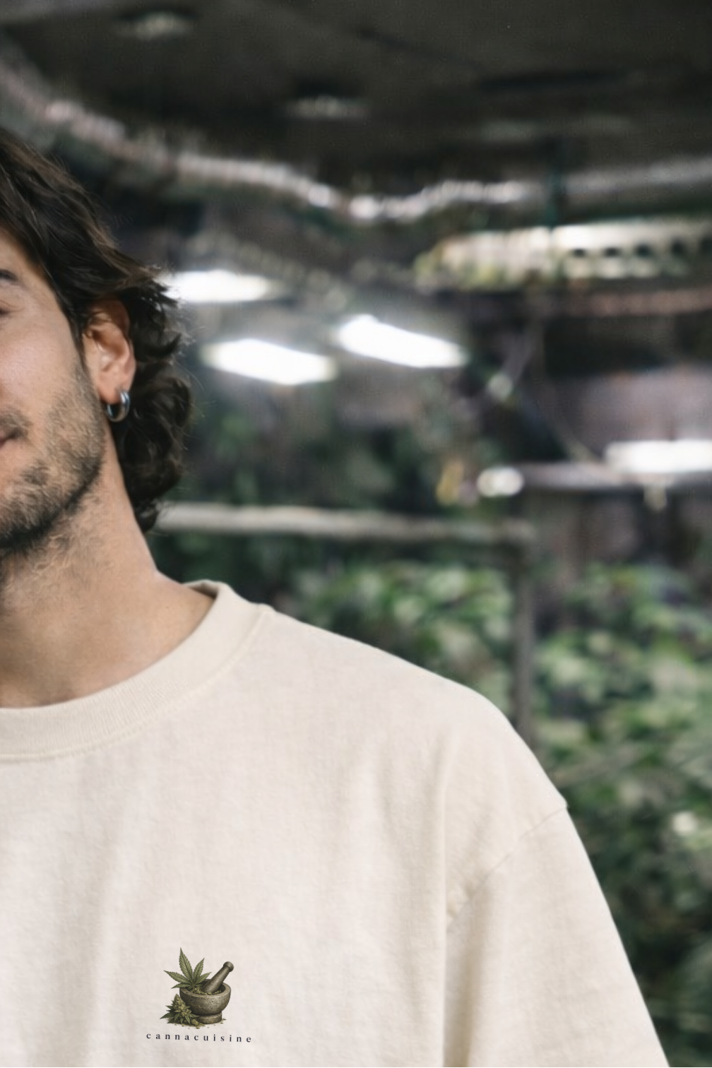 Cannacuisine Print auf Oversize Cannabis T-Shirt, Shirt für Cannabis Küche und High Kitchen Lifestyle