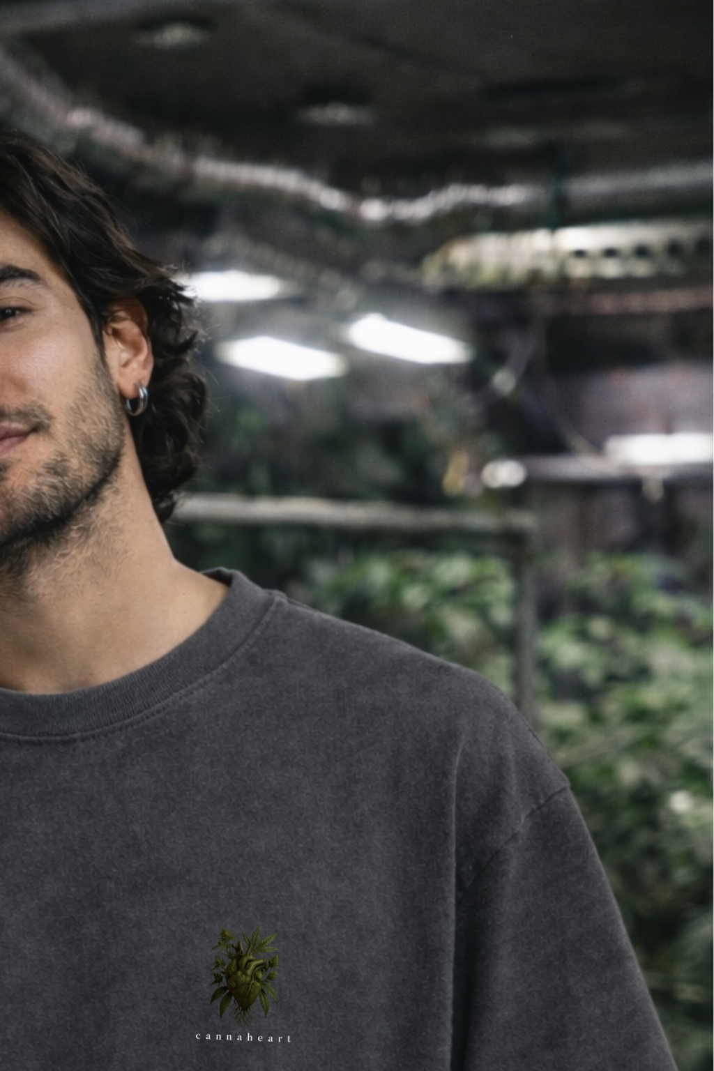 Cannaheart Print auf Oversize Cannabis T-Shirt, Shirt für emotionale Stoner und bewussten Cannabis Lifestyle