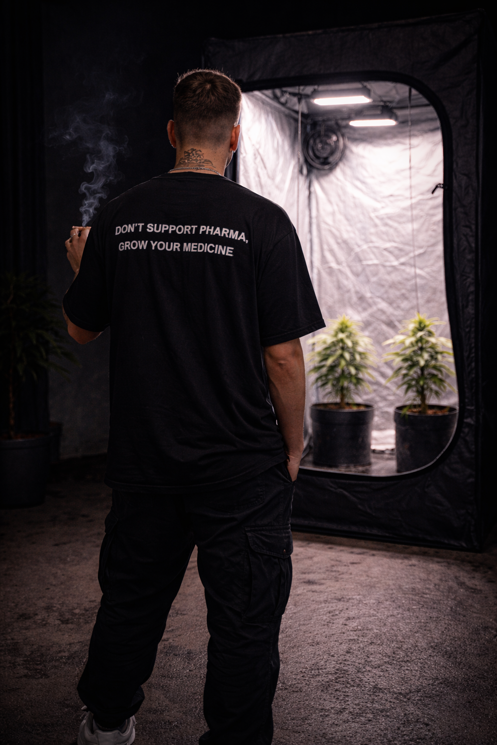Backprint Cannabis T-Shirt mit Statement Dont Support Pharma Grow Your Medicine, Shirt für Cannabis Grower und Homegrow Lifestyle