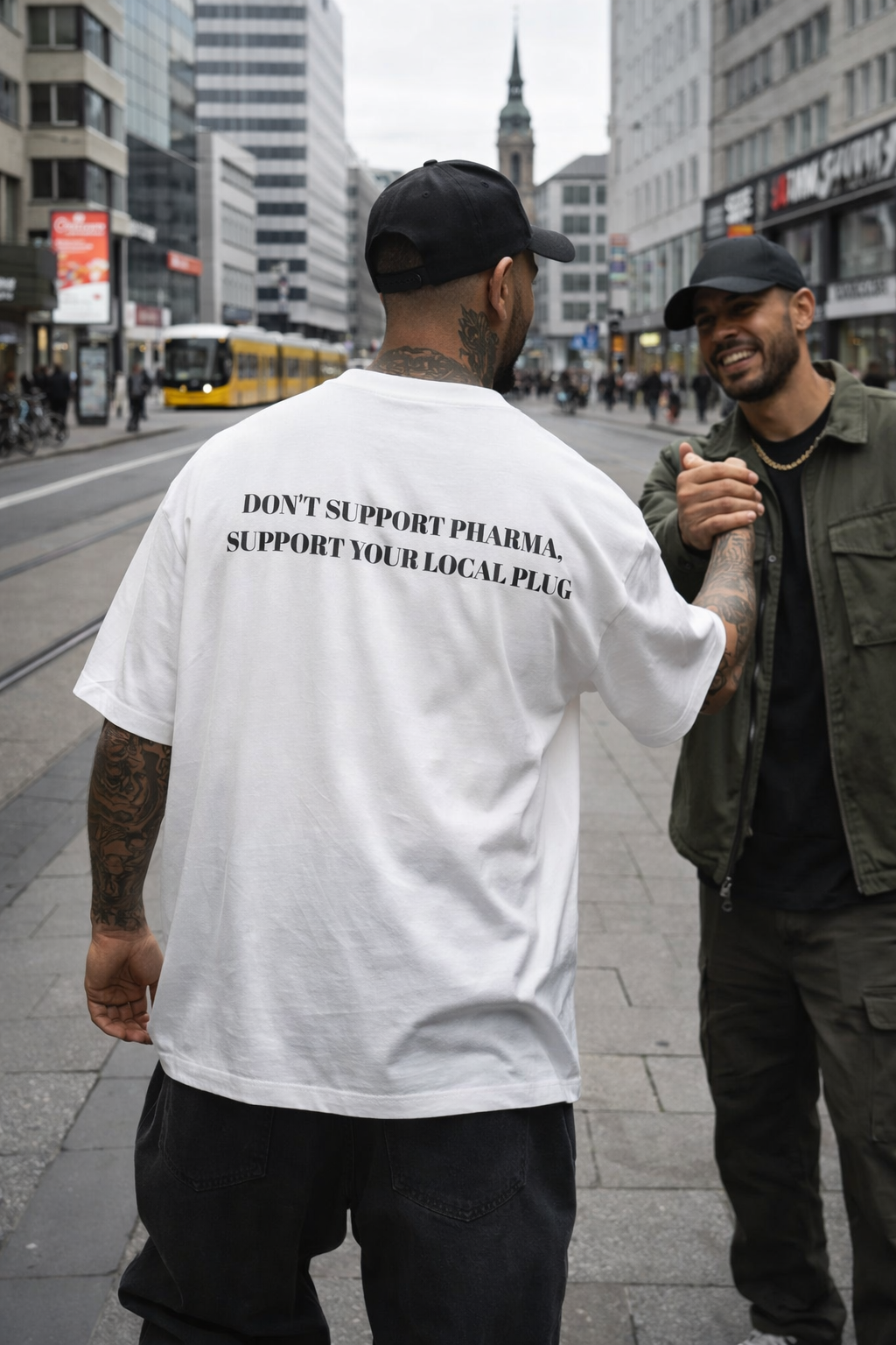 Backprint Weed T-Shirt mit Statement Dont Support Pharma Support Your Local Plug, Cannabis Szene Streetwear